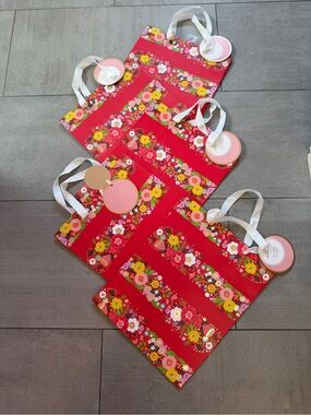 NWT Floral Striped Red Gift Bags w Ribbon Handles (Set of 5 by Hallmark) 🎁